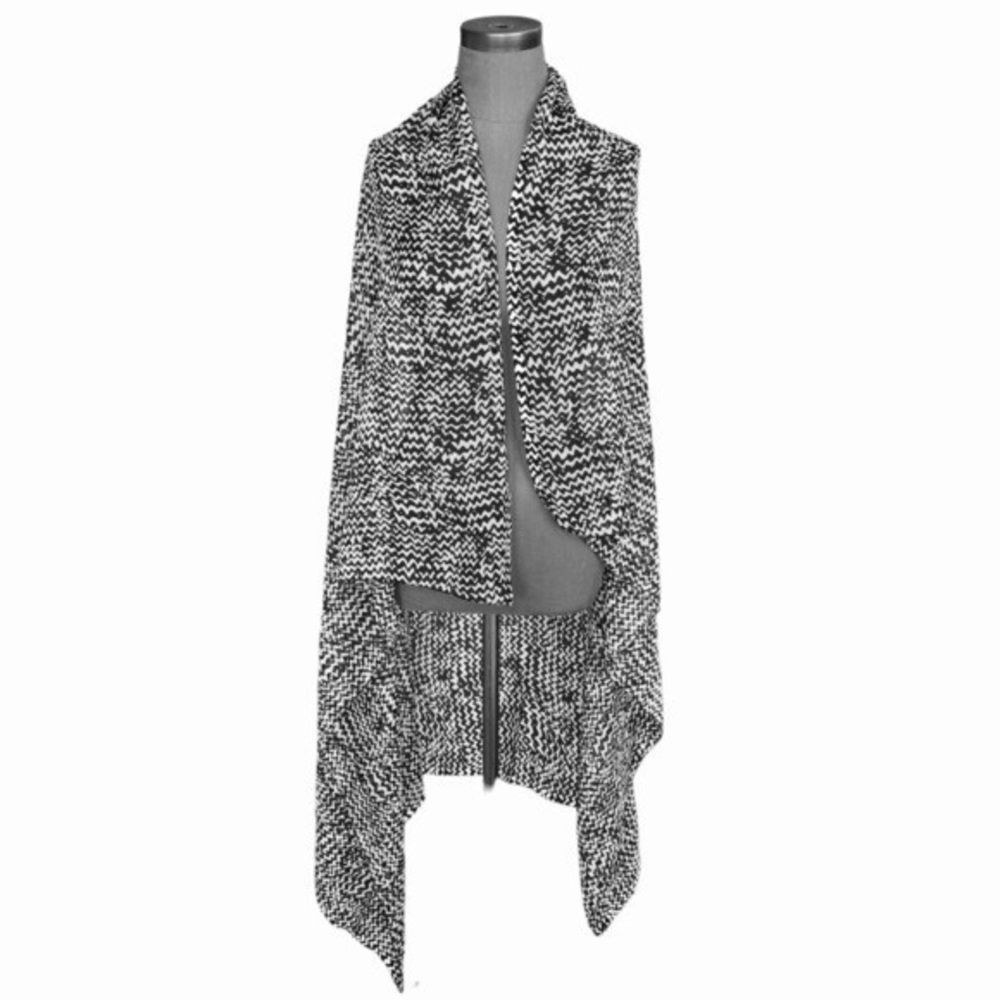 Black White Chevron Zigzag Print Sarong 58"x48" Beach Cover Up Wrap Excellent - Picture 3 of 5